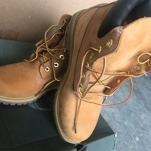 Women’s / Femmes Timberland boots